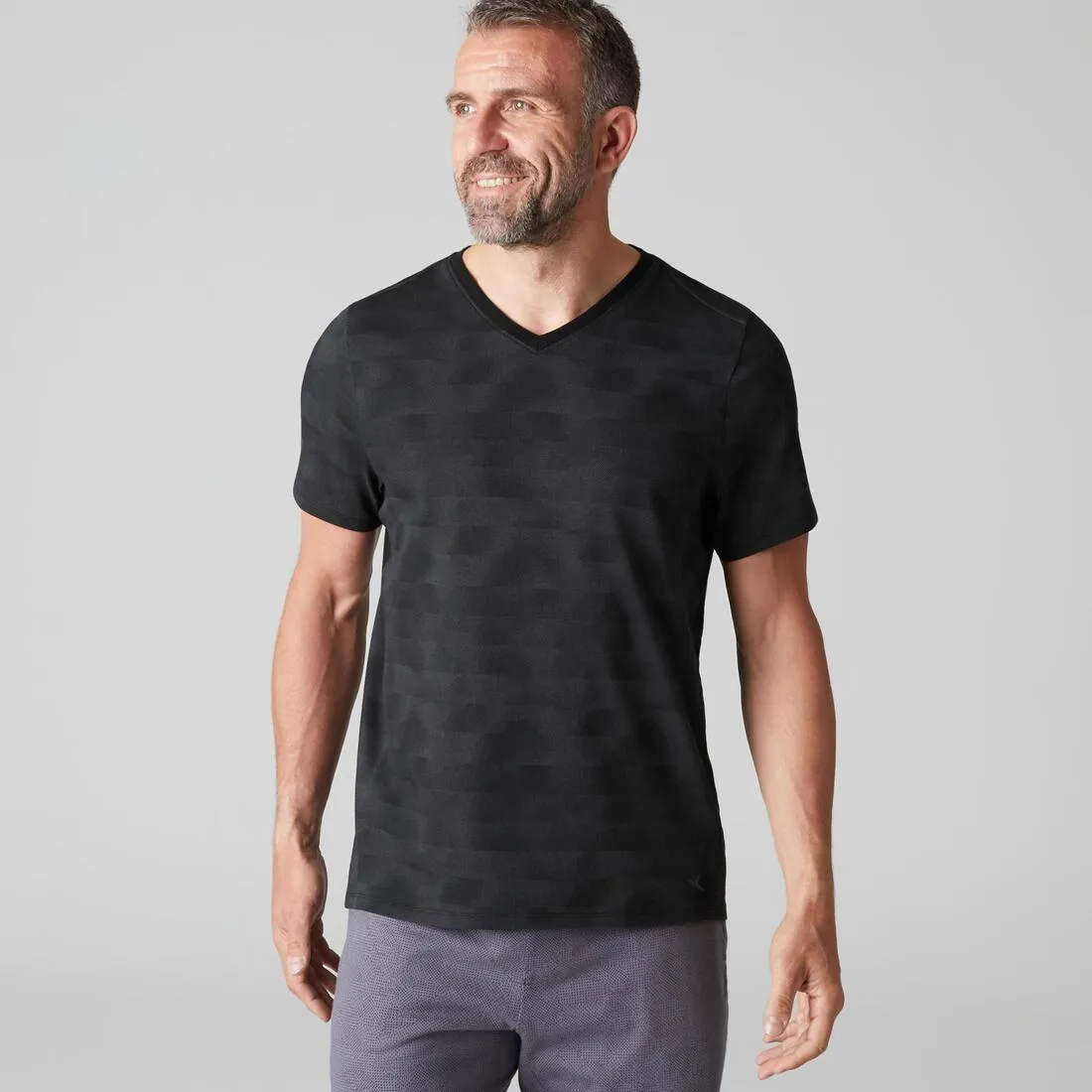 520 Regular-Fit V-Neck Gym Stretching T-Shirt - Black