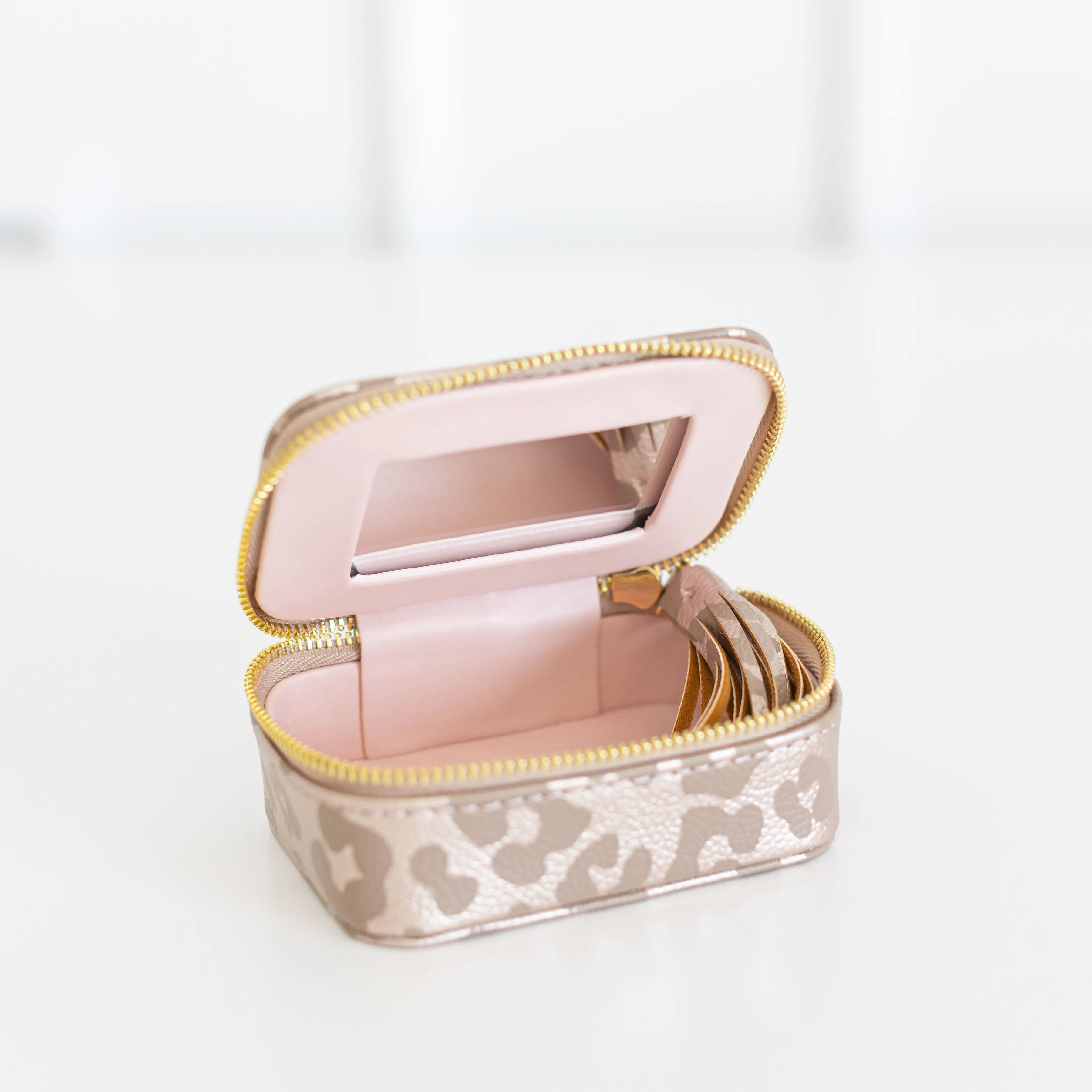 Contact Case