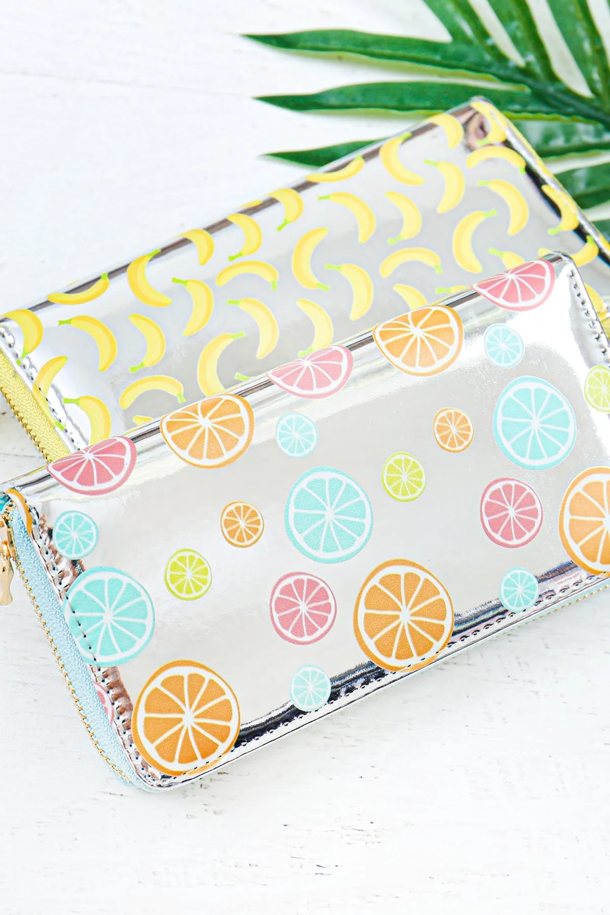 HDG3282 - BANANA PRINTED METALLIC LEATHER WALLET