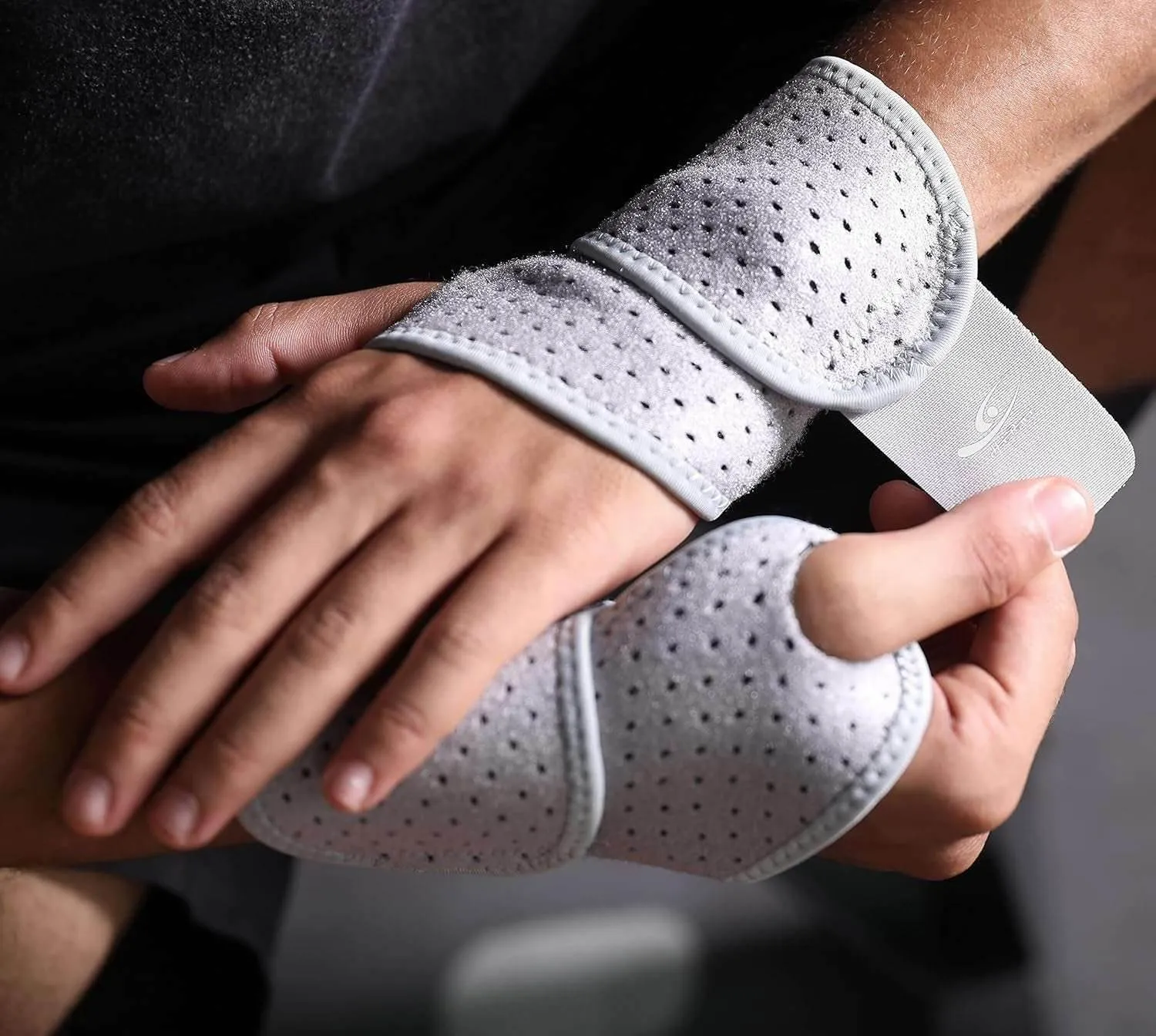Hirui 2 Pack Wrist Compression Strap and Wrist Brace Sport Wrist