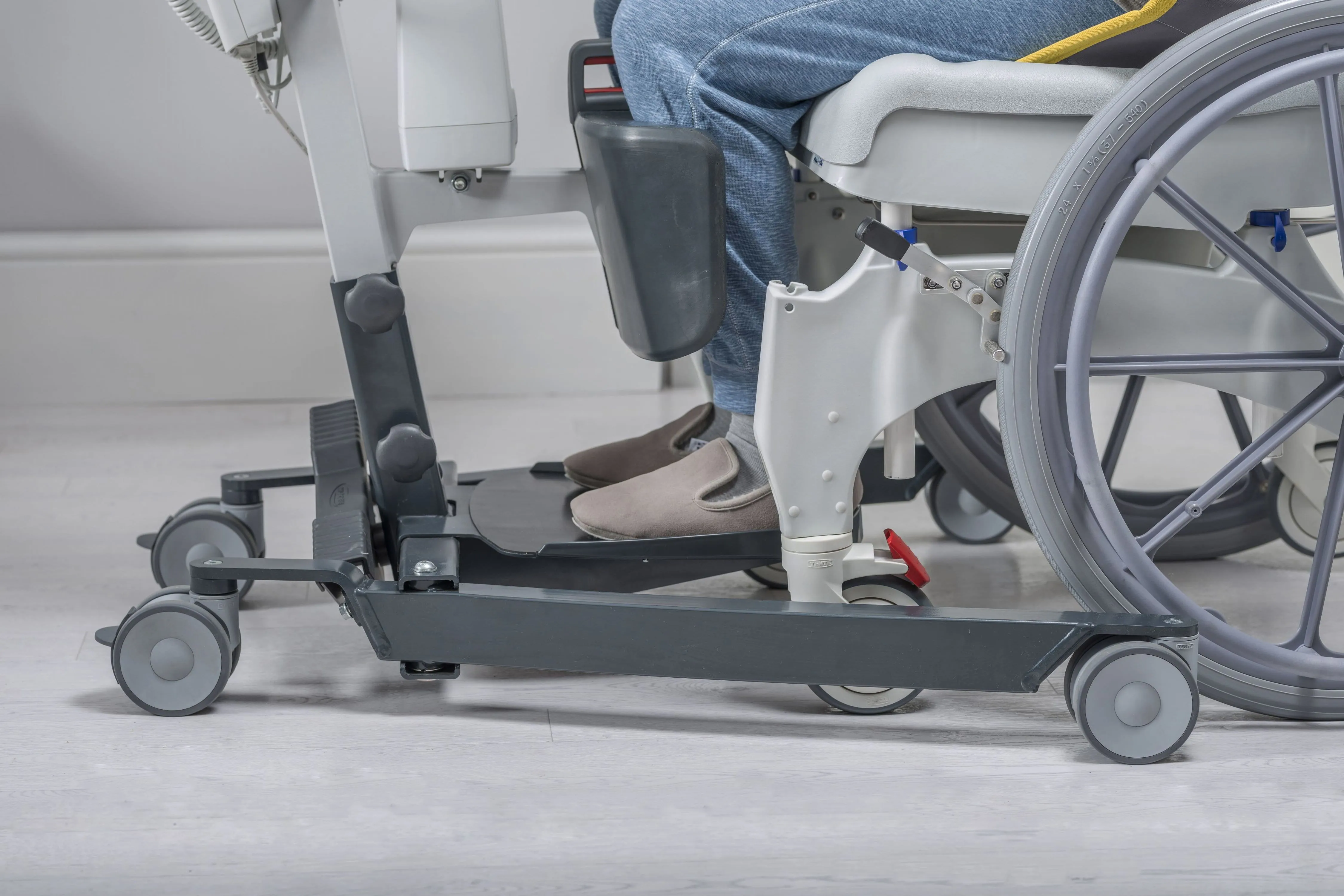 Invacare ISA XPlus Compact Electric Stand Assist (Sit-to-Stand) Patient Lift 450lb
