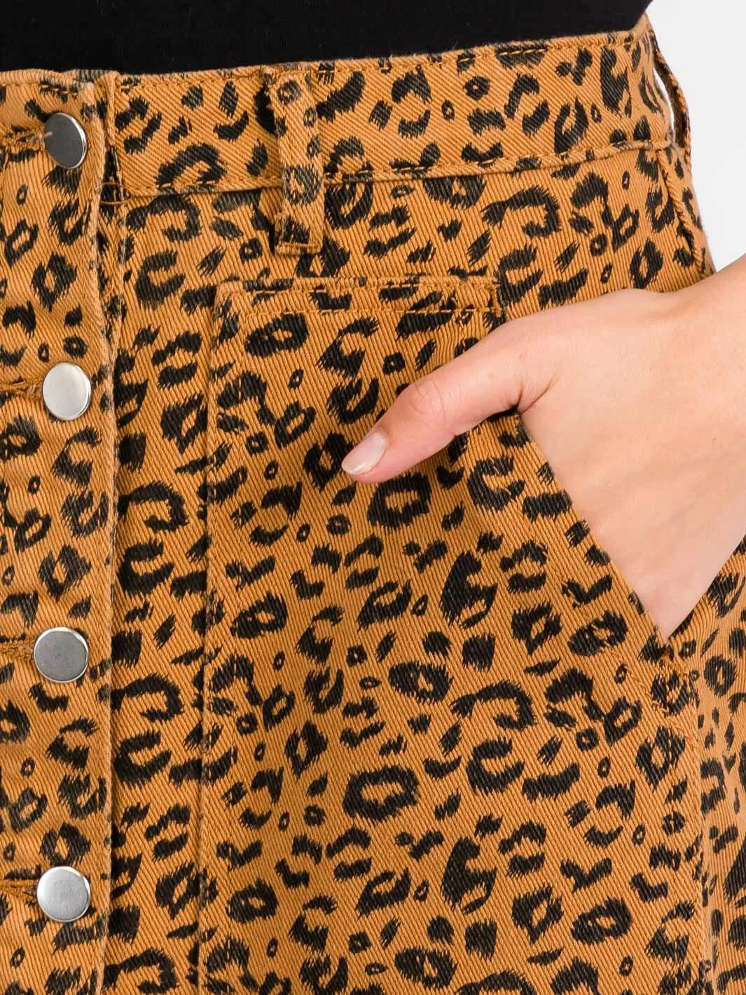 WOMEN'S BUTTON UP FRONT POCKETS ANIMAL PRINT DENIM MINI SKIRT