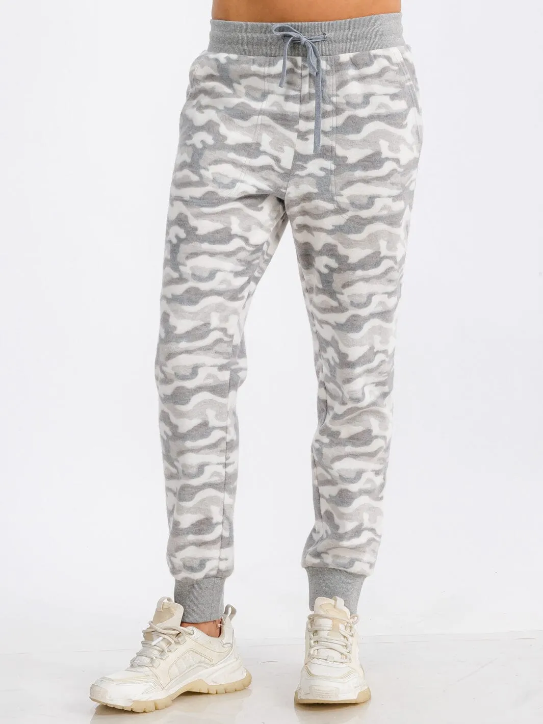 WOMEN'S ELASTIC WAIST FRONT POCKET CAMO PRINT FLEECE SWEATPANTS