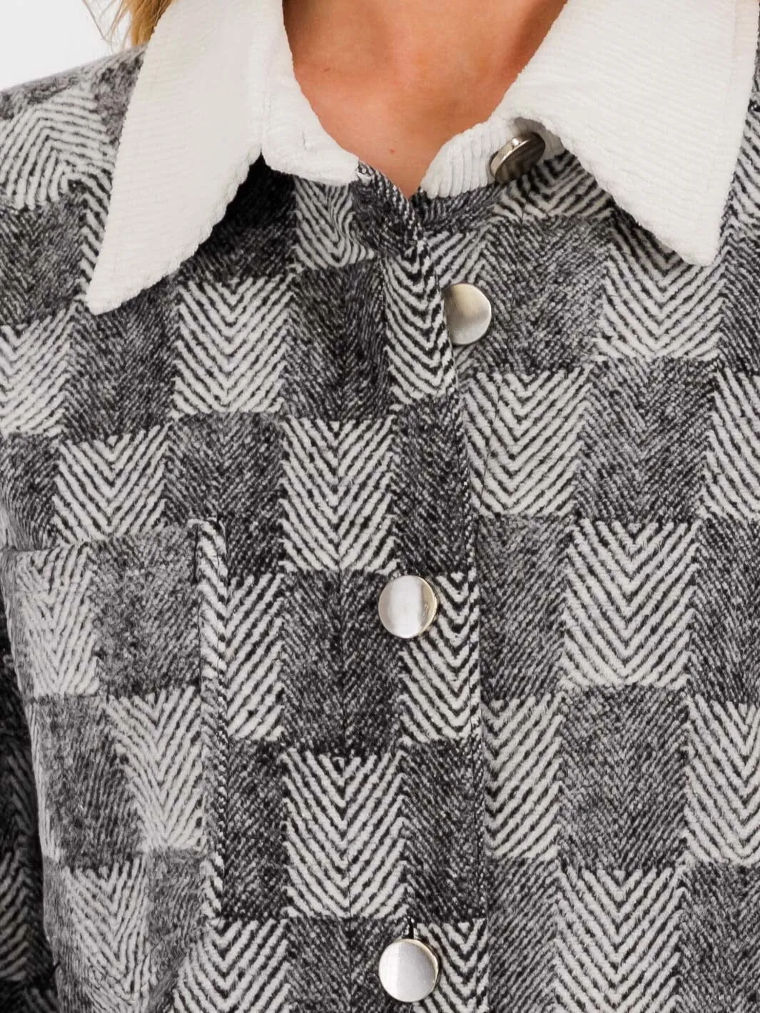 WOMEN'S LONG SLEEVE FRONT POCKET BUTTON UP CHECKERS JACKET