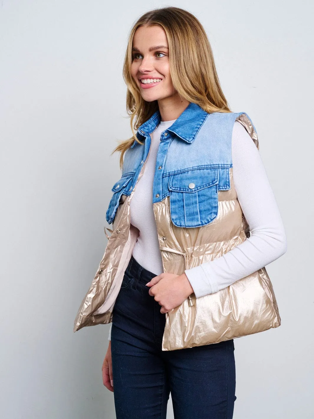 WOMEN'S SLEEVELESS BUTTON CLOSURE FRONT POCKETS DENIM CONTRAST PUFFER VEST
